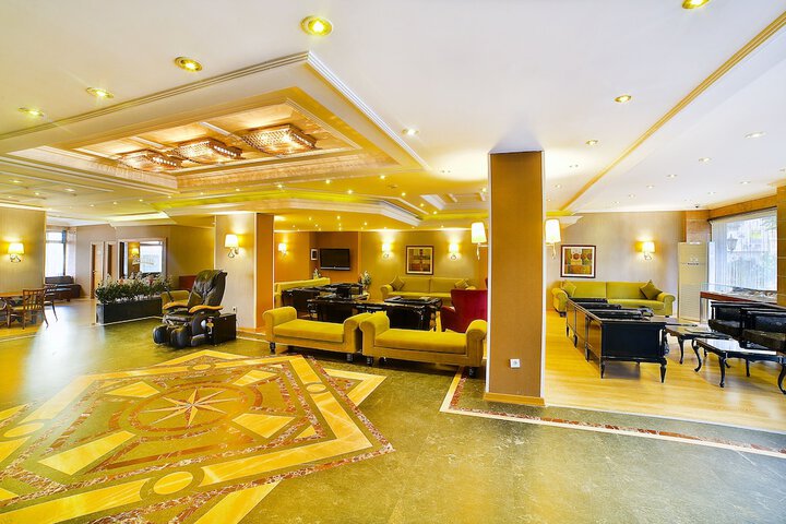 Entrance & Lobby