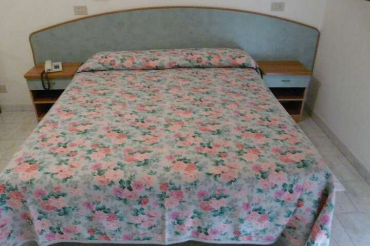 Room 10 of 35