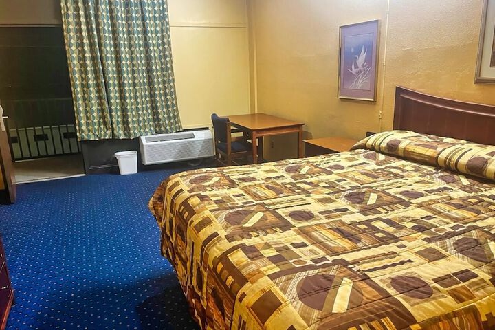 Room 9 of 24