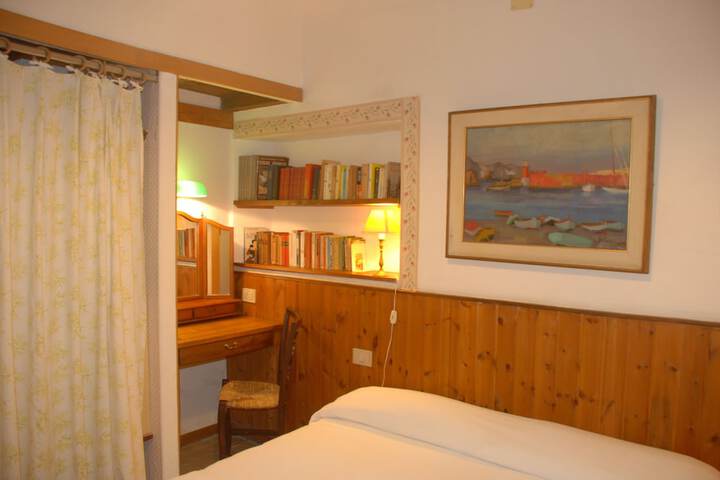 Room 8 of 42