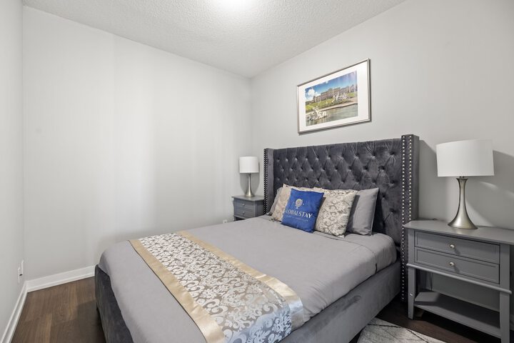 Room 28 of 242
