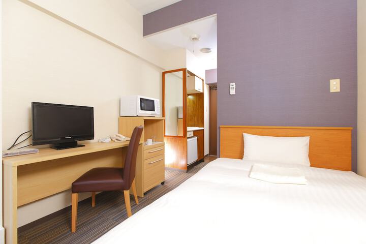 Room 3 of 20