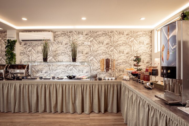 Breakfast/Coffee Service 86 of 113