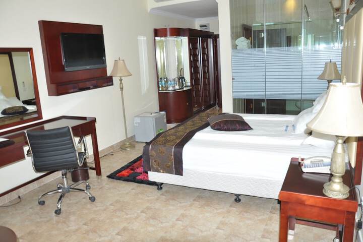 Room 6 of 40