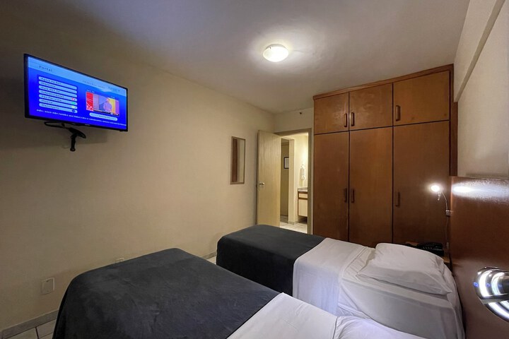 Room 10 of 17