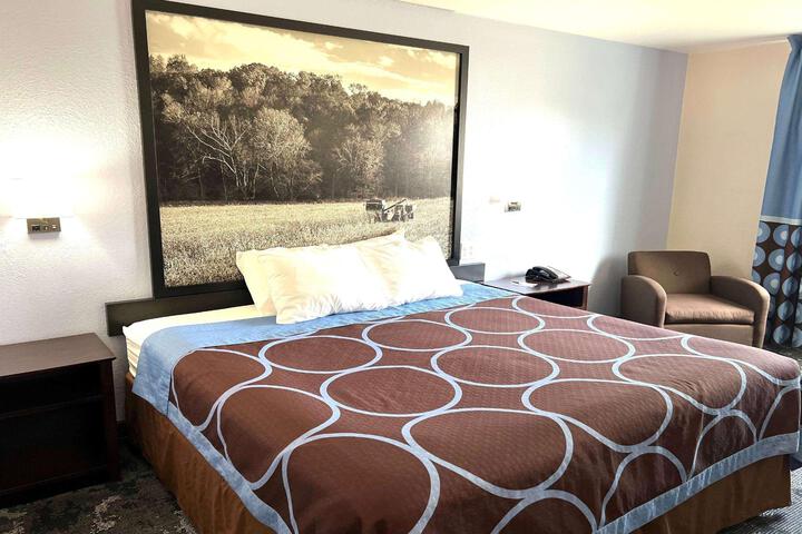 2 Queen Beds (12 of 16)