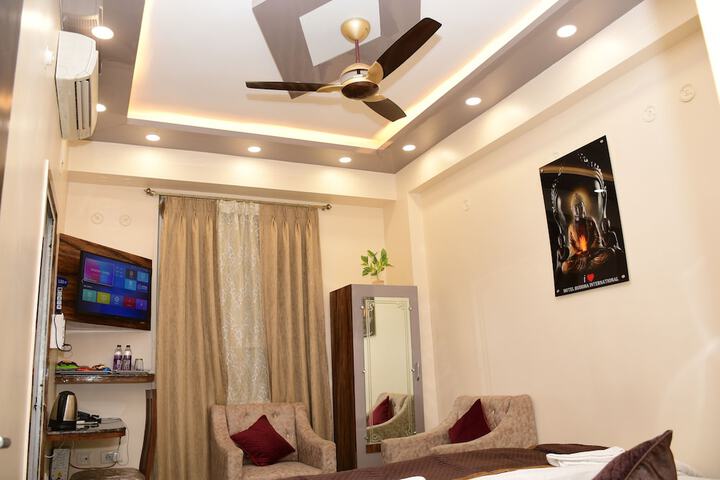 Room 4 of 73