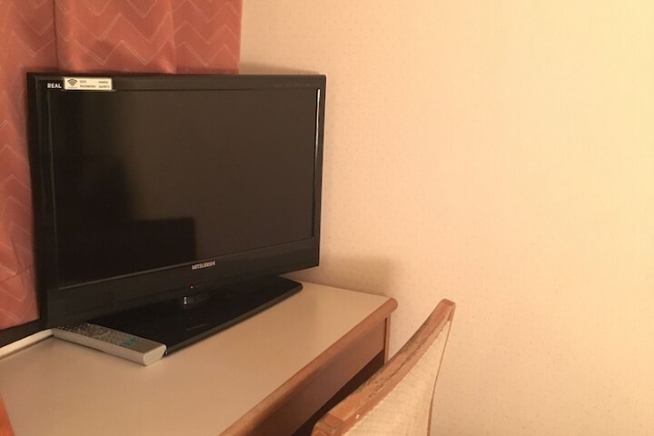 Room 13 of 28