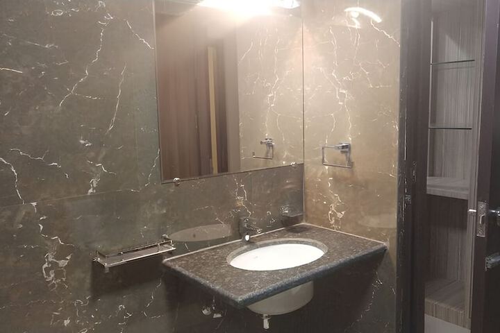Room 13 of 18