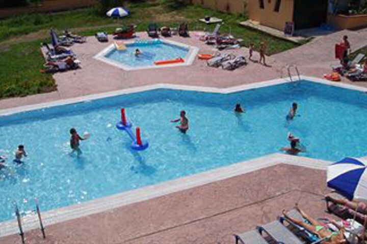 Pool 39 of 56