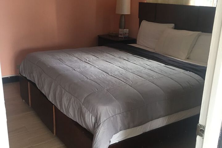 Room 7 of 93