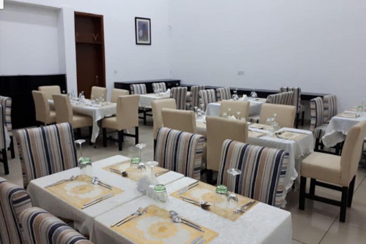 Dining 5 of 8