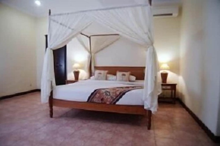 Room 12 of 26