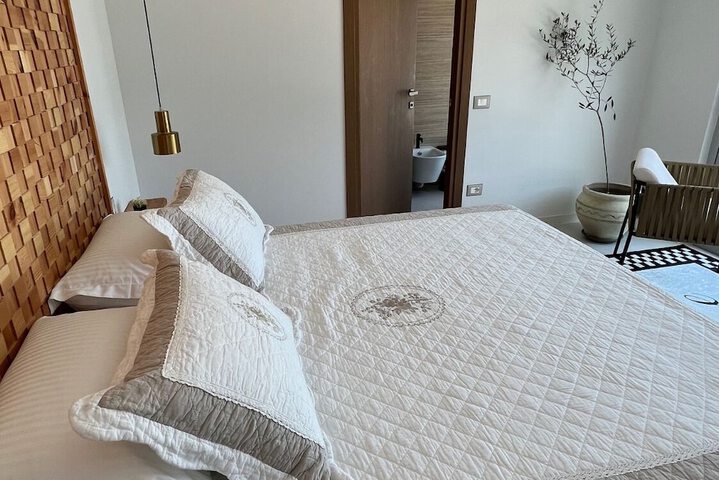 Room 2 of 34