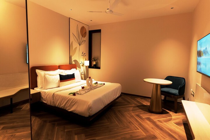 Room 6 of 18