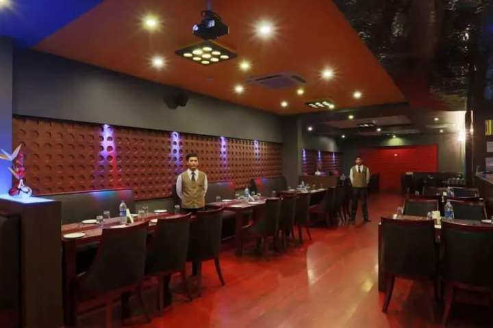 Dining 10 of 16