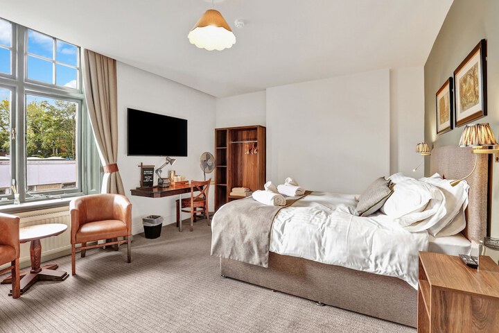 Room 6 of 24