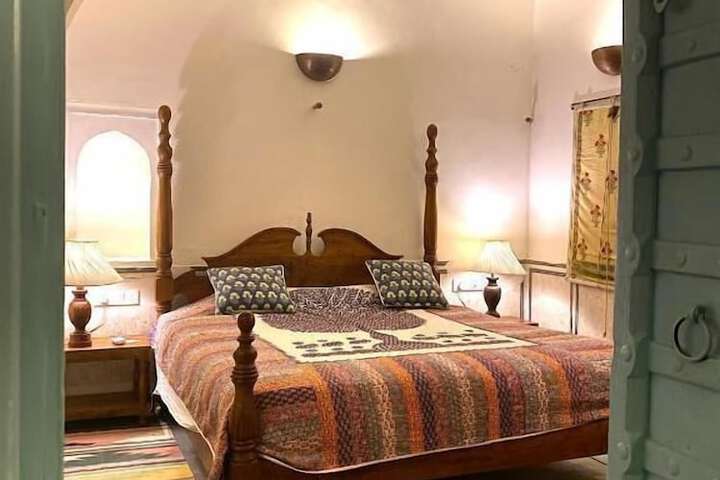 Room 2 of 28