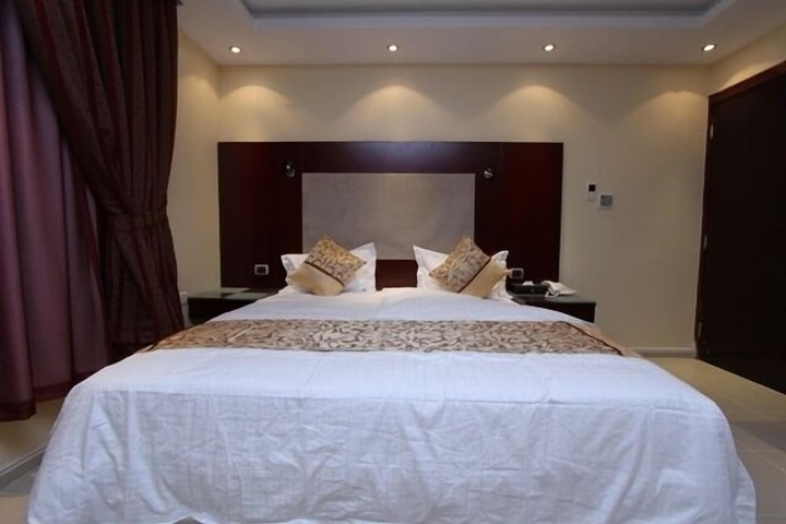Room 9 of 29