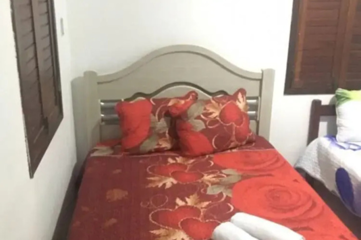 Room 6 of 12