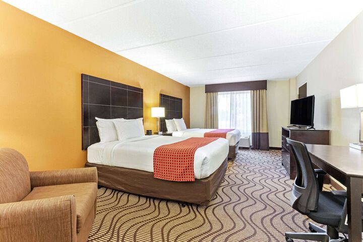 2 Queen Beds (2 of 4)