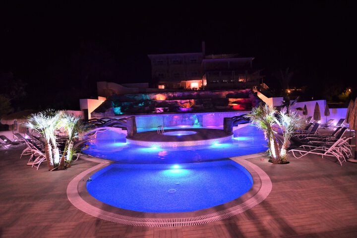 Pool 44 of 106