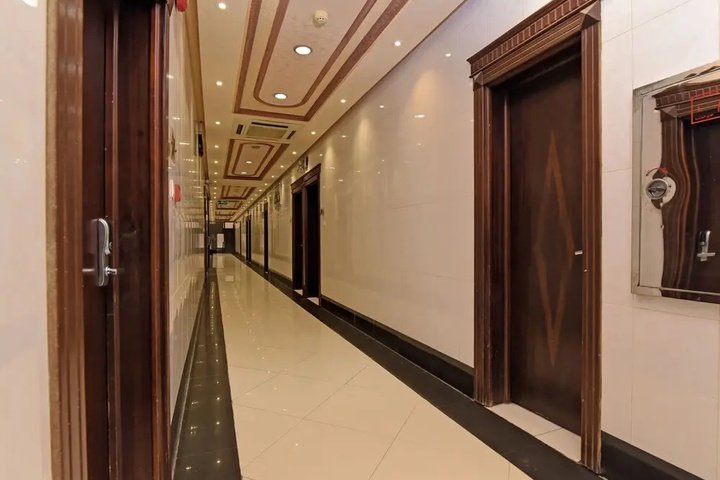 Room 13 of 17
