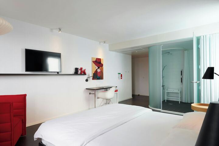 Room 18 of 53