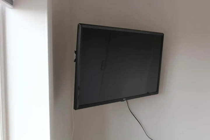 Room 6 of 12