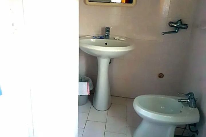 Room 8 of 17