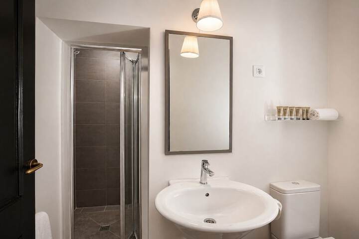 Room 13 of 40