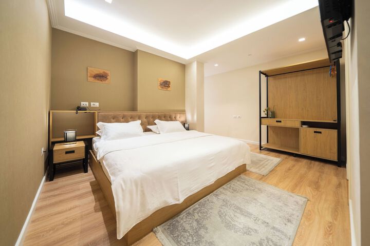 Room 33 of 91