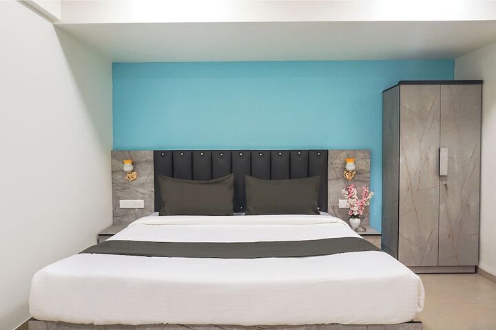 Room 13 of 37