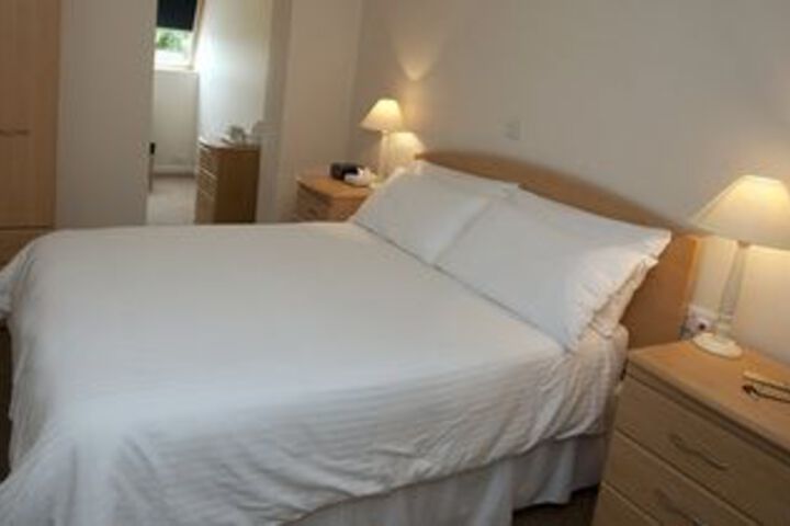 Room 4 of 6