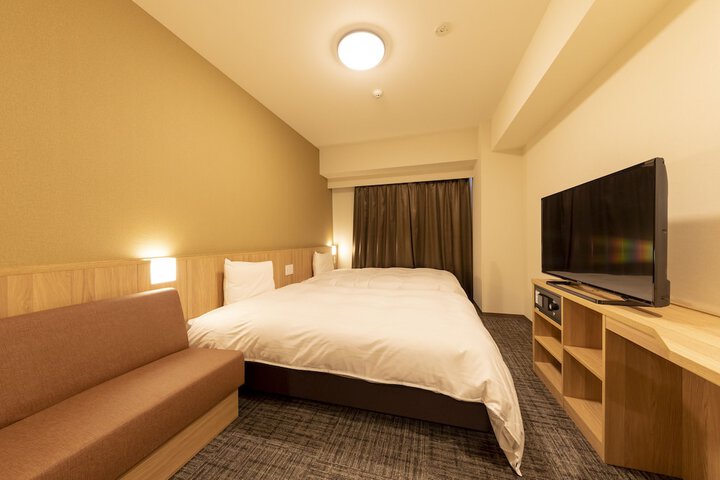 Room 5 of 32