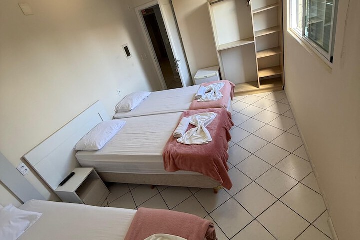 Room 4 of 16