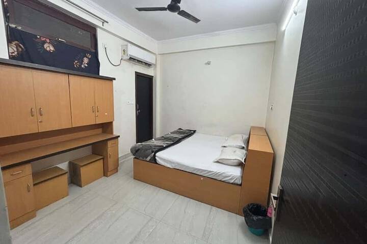 Room 10 of 16