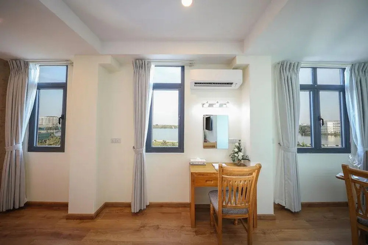 Room 4 of 25
