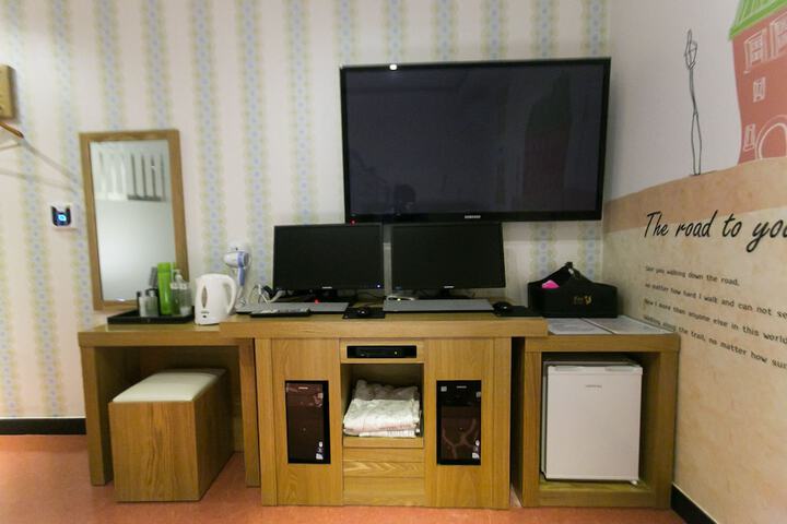 Room 26 of 42