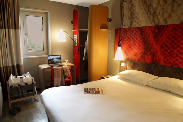 Room 7 of 65