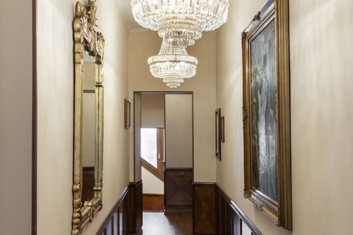 Ballroom/Hall 358 of 380