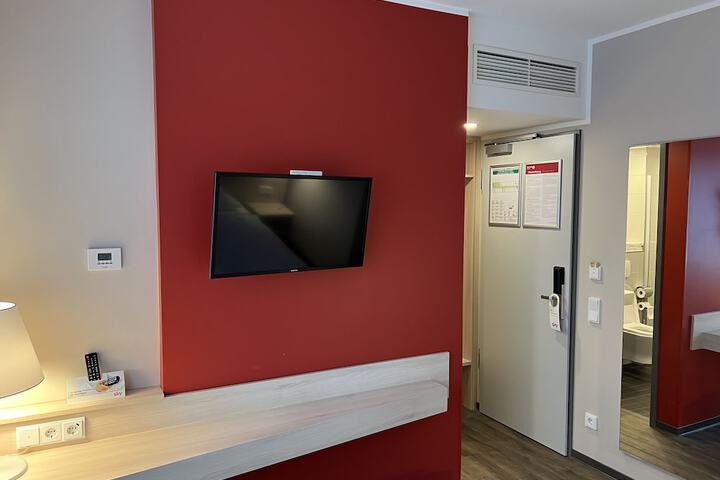 Room 9 of 23