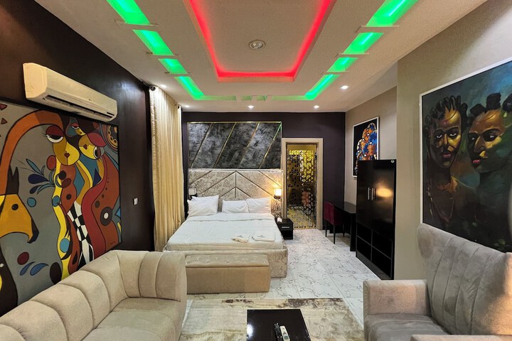 Room 15 of 50