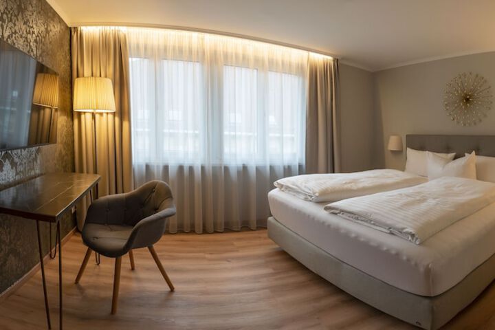 Room 3 of 35