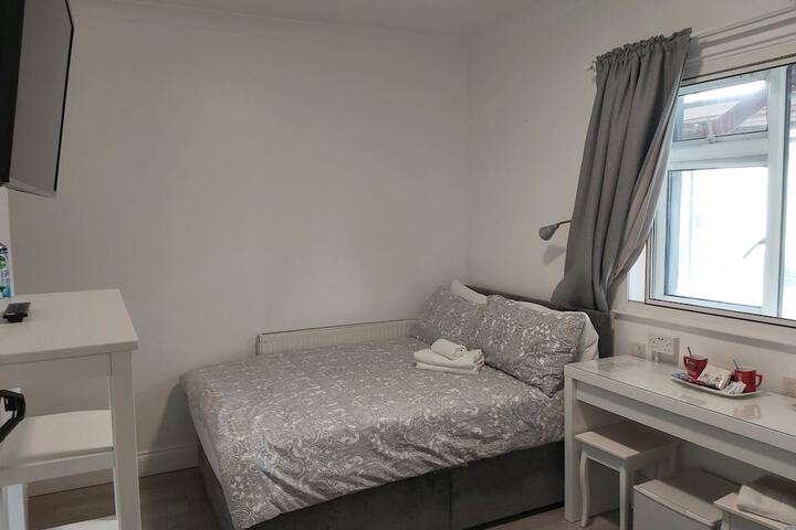Room 5 of 121