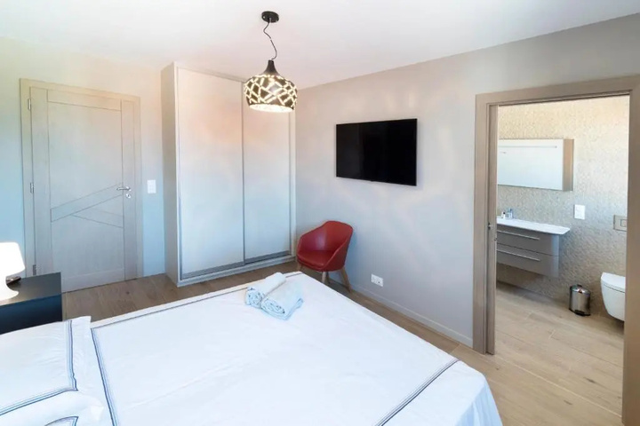 Room 2 of 17