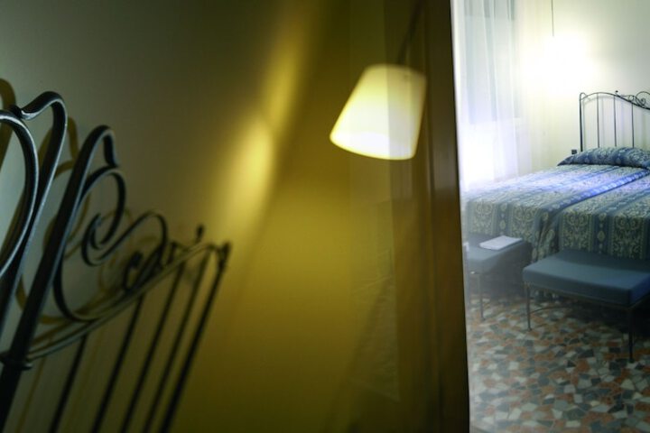 Room 3 of 103