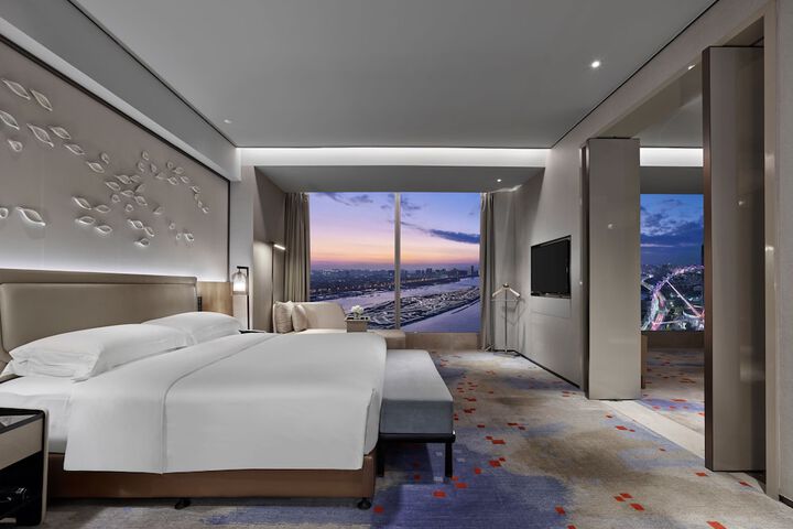 Room 27 of 110