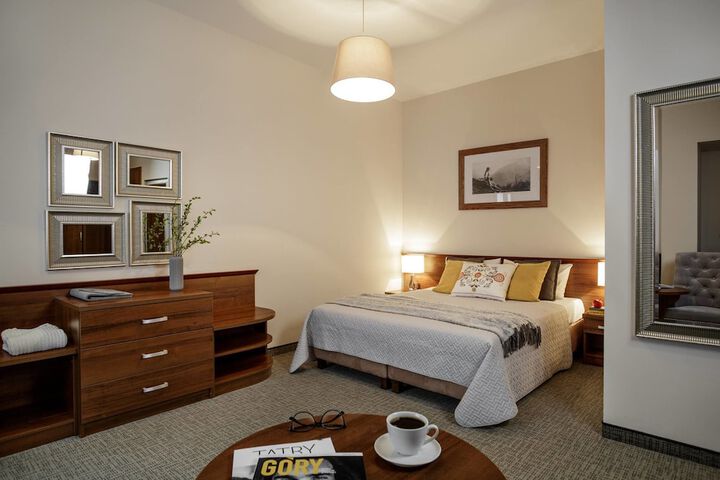 Room 32 of 48