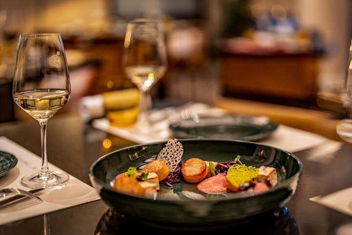 Dining 54 of 108